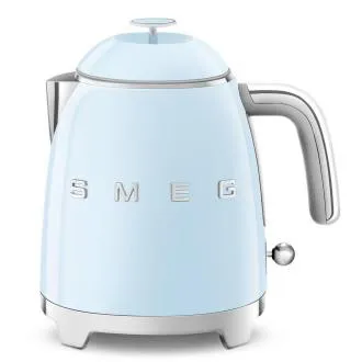 Smeg KLF05PBEU mini rýchlovarná kanvica, 0, 8 l / 3 šálky, 1400 W, štýl 50. rokov, pastelovo modrá Smeg KLF05PBEU mini rýchlovarná kanvica, 0, 8 l / 3 šálky, 1400 W, štýl 50. rokov, pastelovo modrá