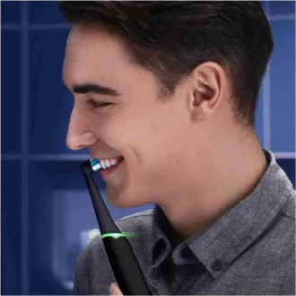 Oral-B iO6 elektrická zubná kefka, magnetická, 5 režimov, displej, umelá inteligencia, časovač, čierny