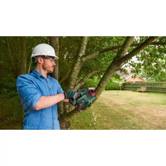 BOSCH UniversalChain 18, akumulátorová reťazová píla, 18 V, lišta 20 cm, rýchlosť rezu 4.5 m/s BOSCH UniversalChain 18, akumulátorová reťazová píla, 18 V, lišta 20 cm, rýchlosť rezu 4.5 m/s