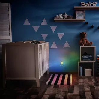 Solight nočné LED RGB svetielko so svetelným sensorom, voliteľná farba svetla, 230V