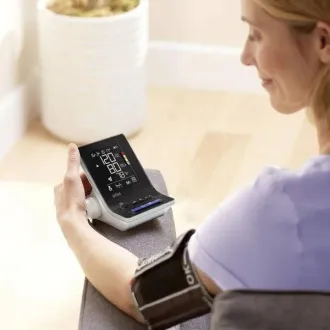 Braun ExactFit 3 ramenný tlakomer, veľký a prehľadný displej, dve manžety