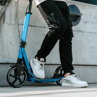 Skladacia kolobežka MOVINO City Comfort+, čierna - Blue Edition Skladacia kolobežka MOVINO City Comfort+, čierna - Blue Edition