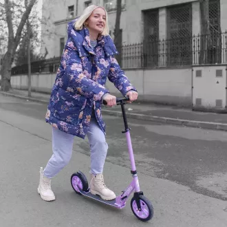 Skladacia kolobežka Story Civic Comfort s nafukovacími kolesami, fialová Skladacia kolobežka Story Civic Comfort s nafukovacími kolesami, fialová