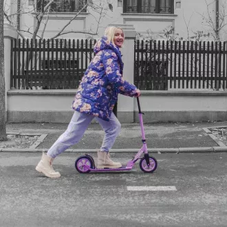 Skladacia kolobežka Story Civic Comfort s nafukovacími kolesami, fialová Skladacia kolobežka Story Civic Comfort s nafukovacími kolesami, fialová