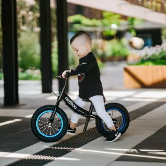Detské odrážadlo MOVINO Cariboo ADVENTURE s brzdou, nafukovacie kolesá 12'', čierno-modré Detské odrážadlo MOVINO Cariboo ADVENTURE s brzdou, nafukovacie kolesá 12'', čierno-modré