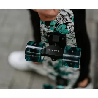 Pennyboard MOVINO Chameleon (DoublePrint) so svietiacimi LED kolieskami, 56cm